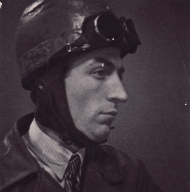 Deze foto liet Albert op zijn eenzelvigheidskaart zetten. Want hij reed wél met een opgefokte Solex, hé dames!